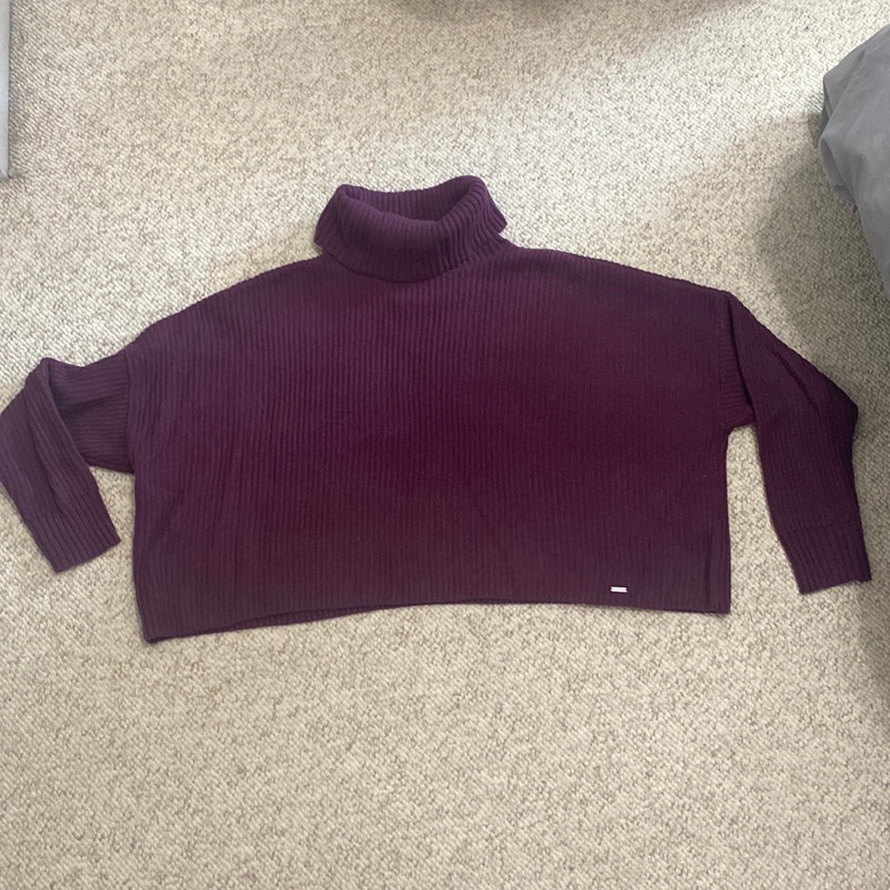 Hollister size small burgundy purple oversized cropped sweater